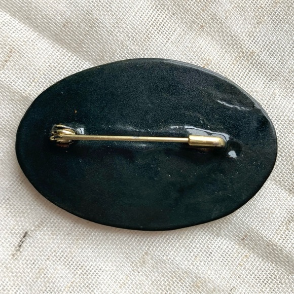 Vintage Russian Lacquer Hand Painted Brooch/Pin Black Oval Sleigh Scene Signed - Picture 5 of 10